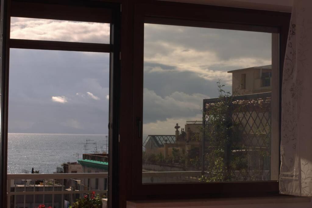 La Finestra Sul Golfo Apartment เนเปิลส์ ภายนอก รูปภาพ